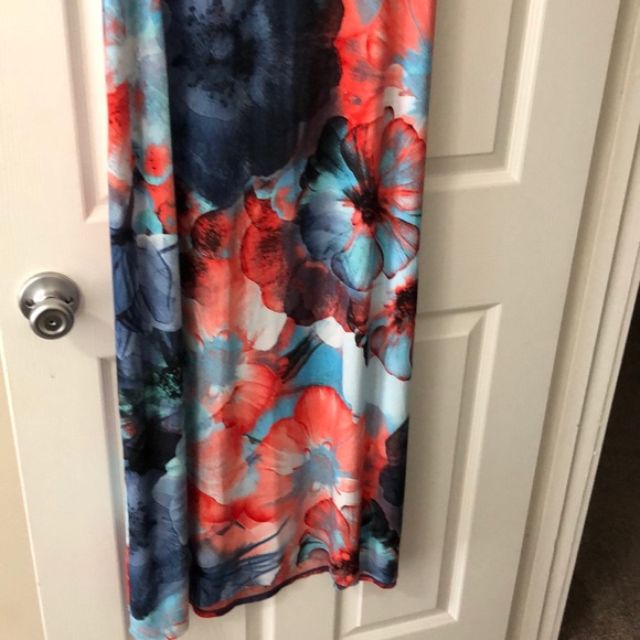 Dress - Picture 8 of 8